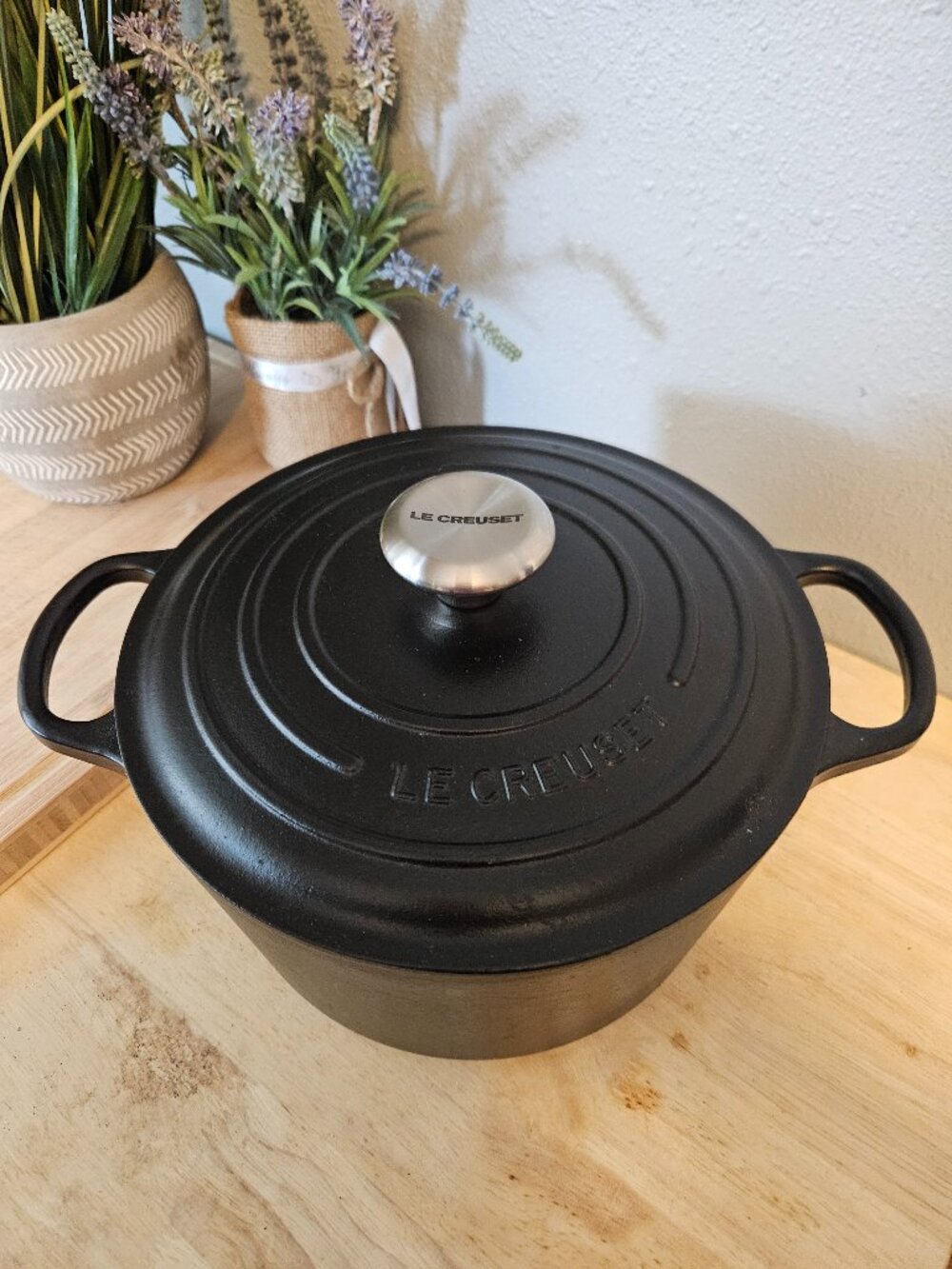 Le Creuset Black #24 approximate 9.5 across and 4.5 quart Dutch Oven